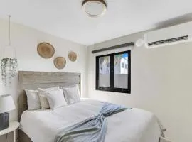 AQUA Villas Del Mar Apt 2 - 2 BR Steps to Beach & Walk to Dine, The Best Location!