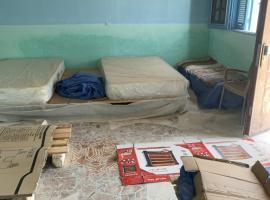 Dendera Wellness Resort, hotel con estacionamiento en Qaryat Kafr Dāwūd