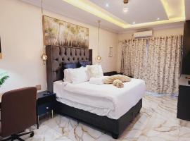 Le Classic A Montclair, hotel in Durban