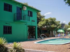 Posada CON PISCINA Y DESAYUNO, hotel in Pântano Grande