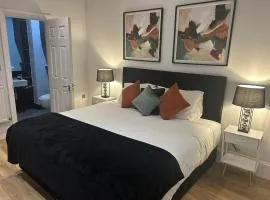 Tavistock House-Parking-Sleeps 6- Central-Victorian Property