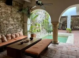 Engaging 4BR Colonial Villa with AC in Cartagena