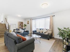 Waterloo Paradise with Rec room, Workspace, Park and close to St Jacobs Market, hotel em Waterloo