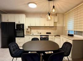 בית למטייל קריית שמונה, hotel in Qiryat Shemona