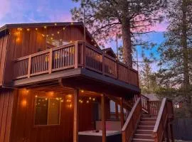 Evergreen Getaway Pet Friendly in SLT w Hot Tub