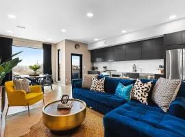 Riverfront Luxury - Walk to Downtown Broadway, Private Patio