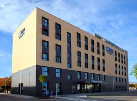 Holiday Inn Express & Suites Barcelona - Sabadell by IHG, hotel sa Sabadell