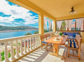 House Petra, hotel v mestu Žirje