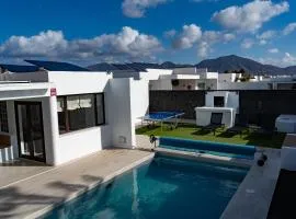 Villa Cactus - Large Private Plot - Heated Pool & BBQ - Luxury Vacation