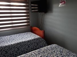 Temuco में, होटल Santa Elena de Maipo Home vistas, estacionamiento