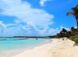 Departamento cerca del mar en Puerto Aventuras #205, hotel di Puerto Aventuras