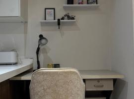 Goldcrest Lahore, &xi;&epsilon;&nu;&omicron;&delta;&omicron;&chi;&epsilon;ί&omicron; &kappa;&omicron;&nu;&tau;ά &sigma;&tau;&omicron; &Delta;&iota;&epsilon;&theta;&nu;έ&sigmaf; &Alpha;&epsilon;&rho;&omicron;&delta;&rho;ό&mu;&iota;&omicron; Allama Iqbal - LHE, &Lambda;&alpha;&chi;ό&rho;&eta;