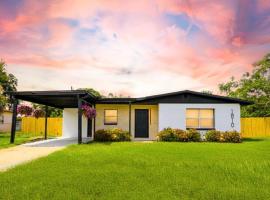 Cozy Little Villa in the Heart of Cocoa POOL HOUSE, hotel a Cocoa