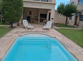 Departamento con pileta, hotel in Guaymallen