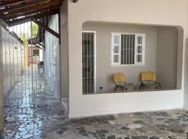 Casa espaçosa com Wi-Fi, Tv e Garagem - 300 m do mar