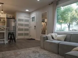 Winnipeg cozy 2 bed 1 bath home - 10 min drive to HSC