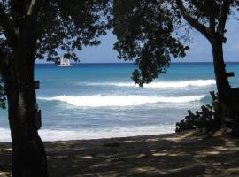 103 Batts Rock Beach Condo's, hotel v destinaci Saint Michael