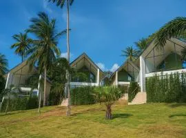 Sumba Luxury Cottages Pool & Jacuzzi