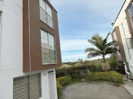 Casa en Marinilla cerca a guatape y el peñol, hotel i Marinilla