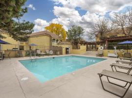 Best Western Airport Albuquerque InnSuites Hotel & Suites, hotel en Albuquerque