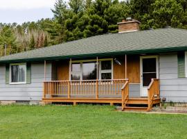 5 Bed-2 bath off Taconite Trail by Lake Vermilion, hotel em Tower