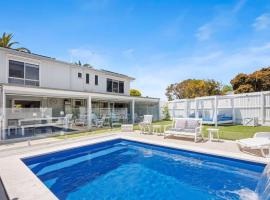 SANTORINI BEACH HOUSE SAFETY BEACH, hotel i Safety Beach