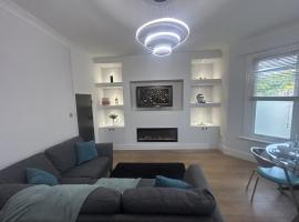 2 bed split-level flat, 5-min from Sth Croydon Stn, hotel en Croydon