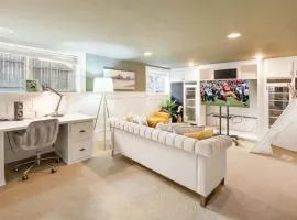 Seattle Luxury 3B2B Daylight Basement 13 min to DT