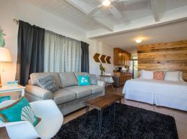 Kihei Bay Surf #110 Modern/Beach Decor, A/C, Across Beach, Cute Comfy, hotel em Kihei