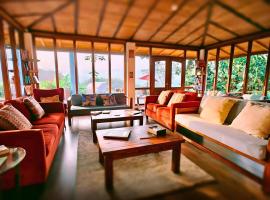 The River House - Upscale Lodge, hotel in Puerto Quito