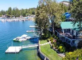 Eagles Nest at Bass Lake near Yosemite with Boat Dock