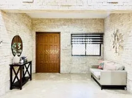 4BR Huge House up to 30px with 2 Car Park Cebu City