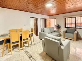 Apto familiar 2 hab WiFi rápido y balcón