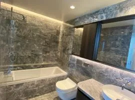 Modern Brand New 1-Bedroom Condo in Downtown