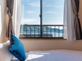 オーシャンフロント日南 天福球場近く 駐車場2台無料 Good Stay Apartment, hotelli, jossa on pys&auml;k&ouml;intimahdollisuus kohteessa Nichinan