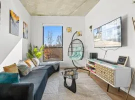 Luxury 2BR South End Uptown Charlotte, Walkable, Gym, Washer & Dryer