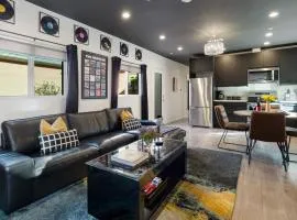 Rock n Roll by AvantStay Vibey 2BDR in Prime Hollywood Steps to Attractions