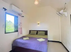 cher lonely beach resort Koh chang