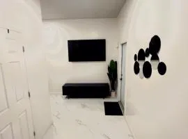 Elegant 1-Bedroom Retreat