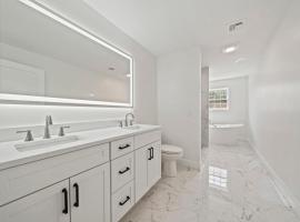 Soakin Luxury 3-Bedroom House You Won't Want to Miss!, hotel a Randolph