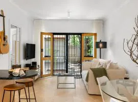 East on King - Minutes to Dining, Parklands & CBD