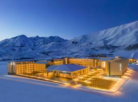 Conrad Altay Hemu, Hotel in Hom