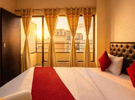 Hotel JB & Woodlark Zirakpur by Sidham Group of Hotels, hotel com estacionamento em Zirakpur