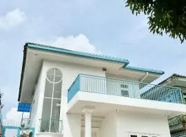 Santorini Villa Puncak by SunMach - Wifi & Netflix
