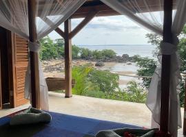 Beachfront Flat - Terrace Garden - 30m to beach, hotel em Anjiabe