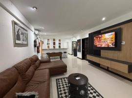 Beautiful large central house 500Mbps WiFi, hotel em Matamoros