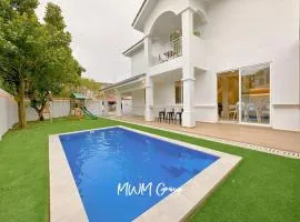 Bukit Indah Terrakids Amazing house with Pool near Legoland