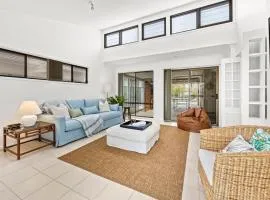 Bay Bliss - Fireplace - 3 Mins Walk to Beach