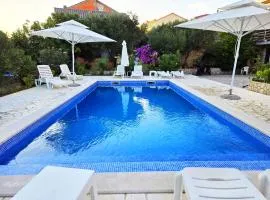 Visy in Center Novalja with Pool