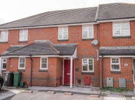 Modern Two Bedroom Home with Parking、ベージングストークのホテル